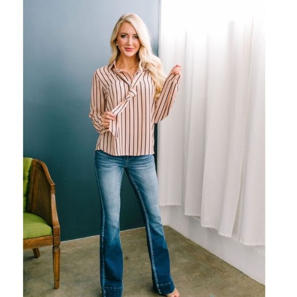 NWT The Frankie Crystal Collection Madame Librarian Blouse - Picture 3 of 3